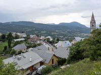 Saint Vincent les Forts (Ht Alpes)  Vue du village depuis le chemin du fort Joubert