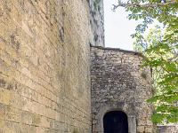 Tour de Porchères  Façade Est de la Tour. Ce petit édifice a été rajouté lorsque la tour est devenue une chapelle. Il fait office de sacristie ...