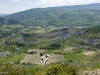 Sisteron - Tour du Molard - Mai 2020  Les Houlettes, Paresous et la vallée du Jabron - En arrière plan - Les crêtes de Lure et Chapage. A gauche, Montgervis