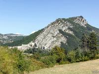 Tour du Molard - 7 septembre 2019  Au départ de la rando, vue sur le rocher de la Baume et la citadelle depuis le chemin de la Marquise