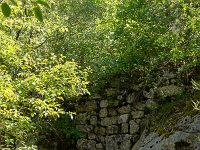 Au Sud de Valbelle  Vestiges d'une petite retenue d'eau très ancienne ...