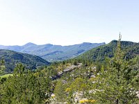 Au Sud de Valbelle  Vue vers le Nord. Au loin la vallée du Jabron et l'entrée du cirque de Valbelle ...